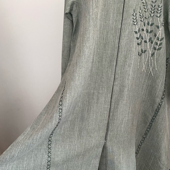 Sage green linen abaya from Dubai - Picture 5 of 6